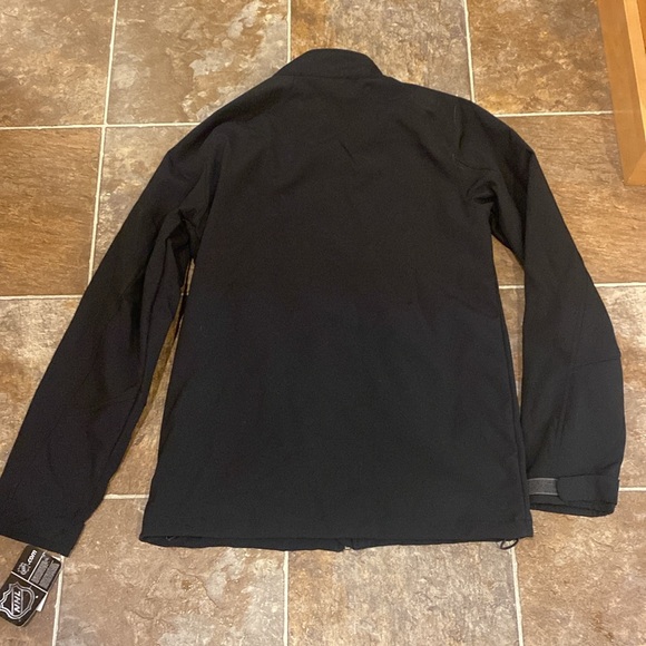 NWT ChicagoBlackhawks softshell black jacket youth18 comparable mens see chart - Picture 5 of 7